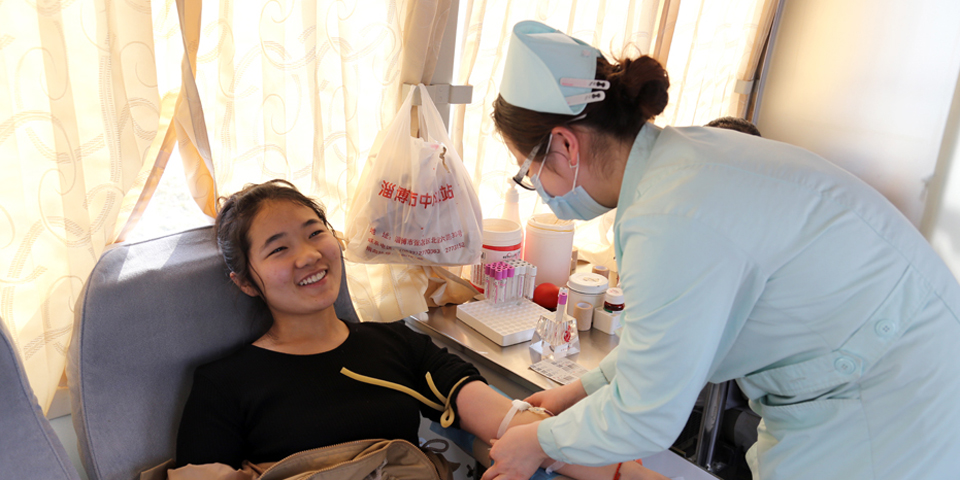 弘扬雷锋精神 无偿献血悟真爱